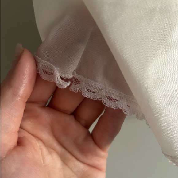 Vintage White Lace Relaxed Camisole Top - Picture 2 of 4